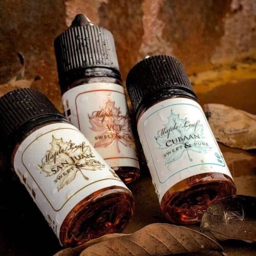 蒸氣孤兒院 https://vaperoc.com › 進口 大|小煙油（E-JUICE） 以經典的煙燻口感作為基底，同時帶有黑奶酪濃濃的香草氣息，豐富的味覺變化，彼此間互相映襯而不衝突同時微微的蜂蜜香氣，散發著絲絲的甜味，給予更多的層次，綿密而不膩口，使得 ...
